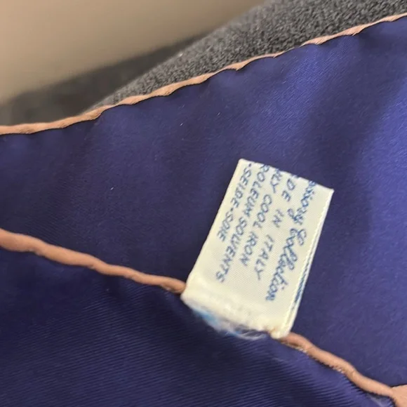 Gucci 💯 Silk blue large Scarf 35 x 35 - Picture 10 of 11